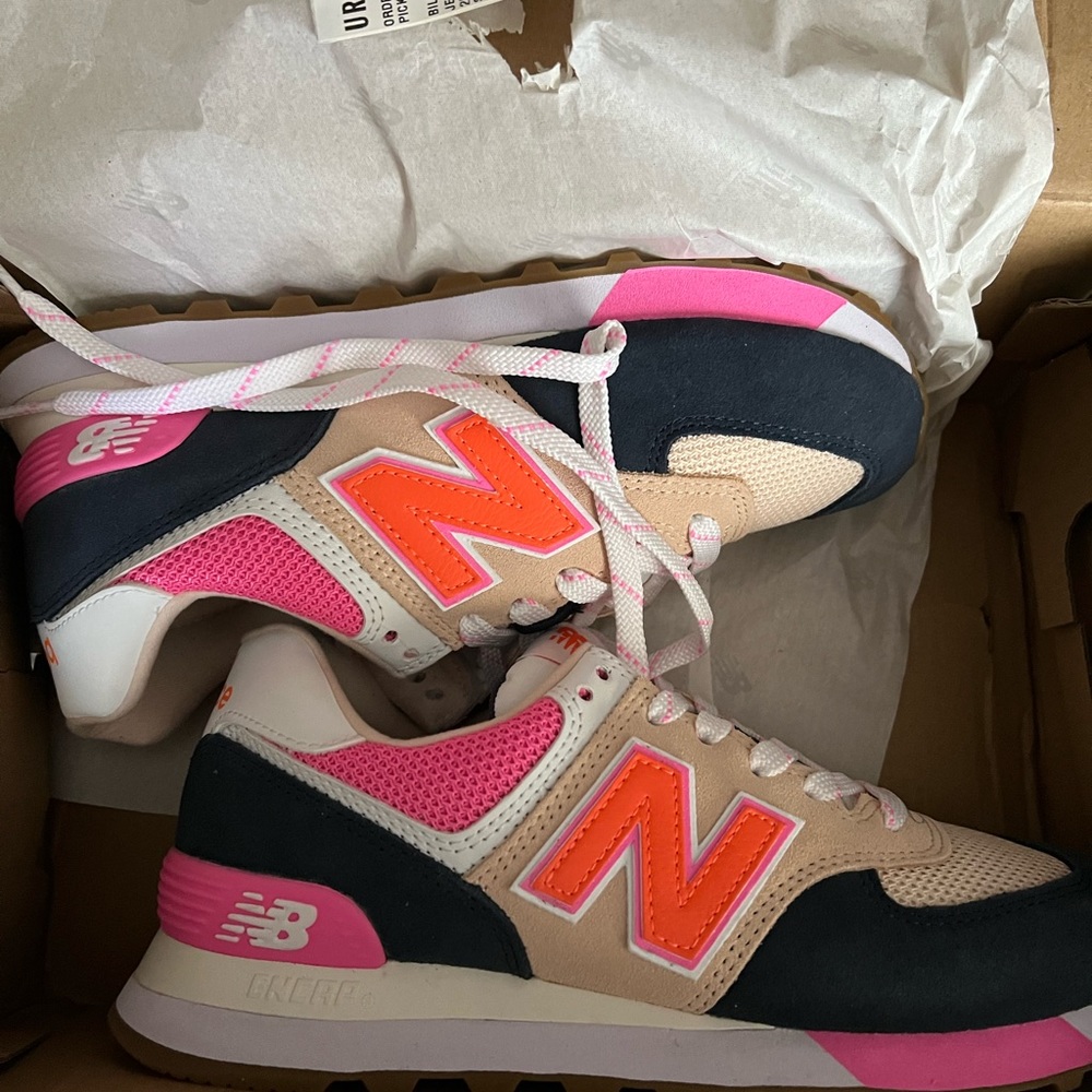 New in box New balance 574